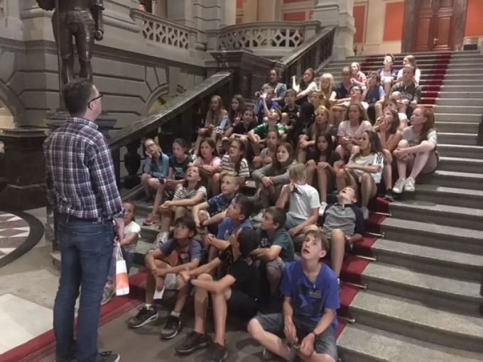 Peter Keller (SVP) arbeitete als Mittelschullehrer und führt auch heute noch ab und an Schulklassen durch das Bundeshaus. SVP