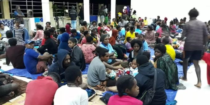 Die Notunterkunft in Sentani ist nach den Überschwemmungen voll. Notunterkunft in Sentani Indonesien