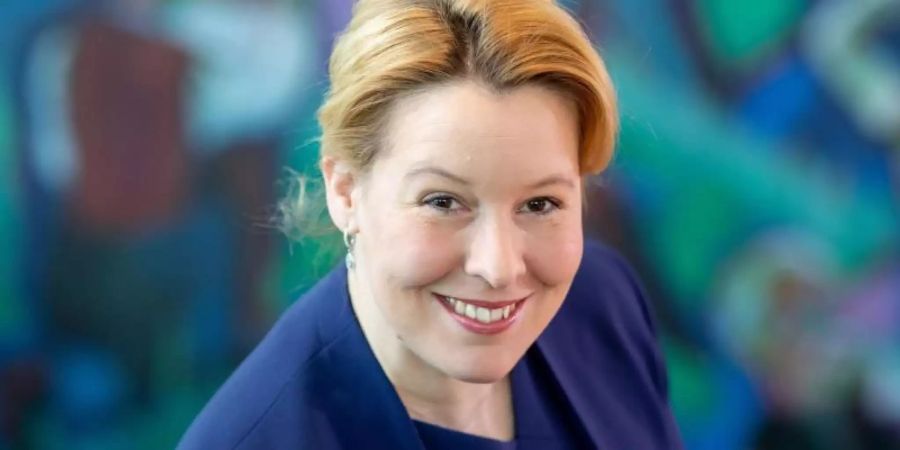 Franziska Giffey will sich für Altersangaben einsetzen, um Kinder vor gefährlichen Inhalten in Apps zu schützen. Foto: Kay Nietfeld