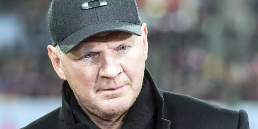 Zu früh ausgeplaudert: Die vertrauliche Zusage per Handschlag zum Trainerjob für Stefan Effenberg wurde von Schalke zurückgenommen. Foto: Federico Gambarini