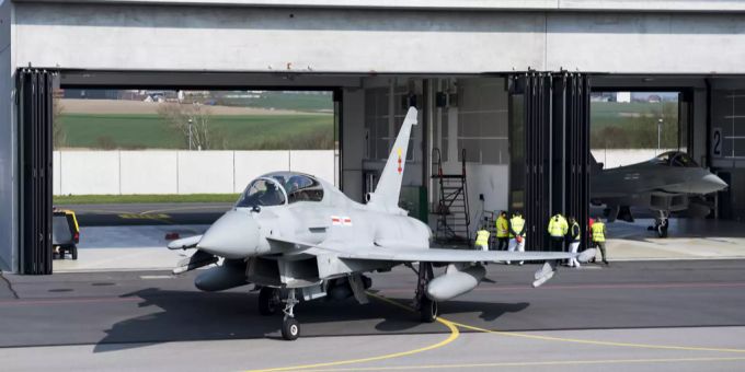 Erster Kandidat - Deutsche präsentieren ihren Kampfjet Eurofighter