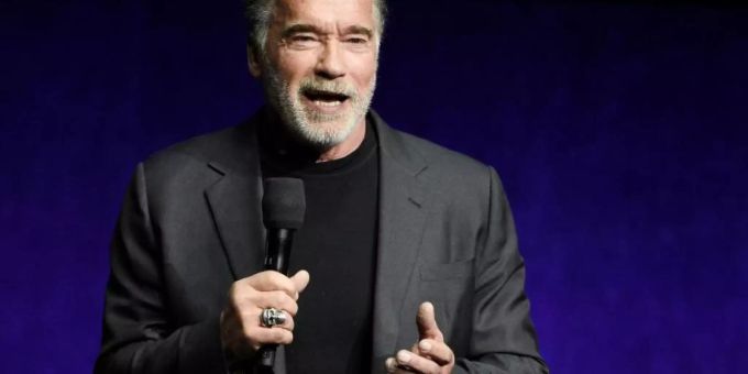 Arnold Schwarzenegger ist stolz auf seinen jüngsten Sohn Joseph. Foto: Chris Pizzello Arnold Schwarzenegger ist stolz auf seinen jüngsten Sohn Joseph. Foto: Chris Pizzello