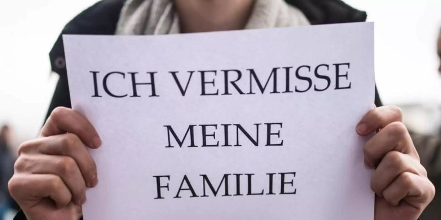 Zwischen März und Juni vergaben deutsche Auslandsvertretungen nur 2753 Visa zum Familiennachzug. Foto: Sophia Kembowski/dpa