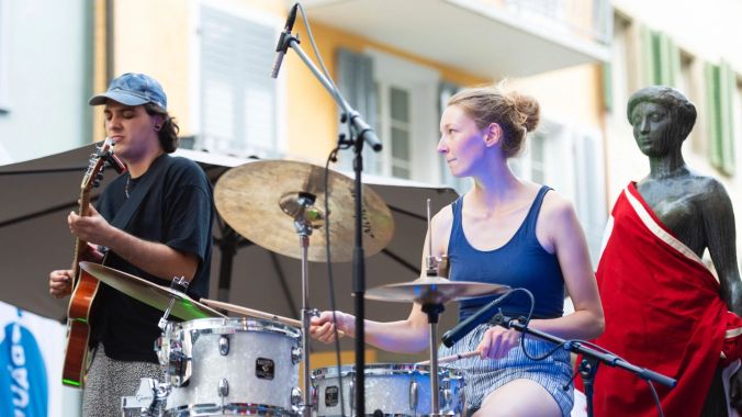 Präzises Zusammenspiel; Timon Kuhn (G), Athina Dill (d)