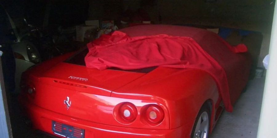 Ferrari in einer Garage in Italien