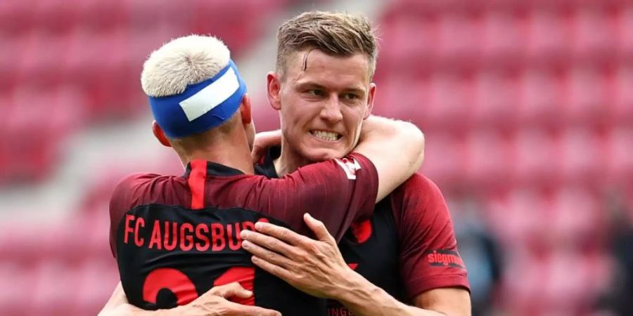 Alfred Finnbogason hat sich am Oberschenkel verletzt und fällt erstmal aus. Foto: Kai Pfaffenbach/reuters/Pool/dpa/Archiv