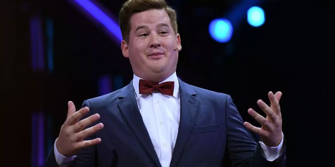 Der Komiker Chris Tall hält bei der Verleihung des Deutschen Comedypreises 2018 eine Laudatio. Er wird neuer Juror in der RTL-Show «Das Supertalent». das supertalent