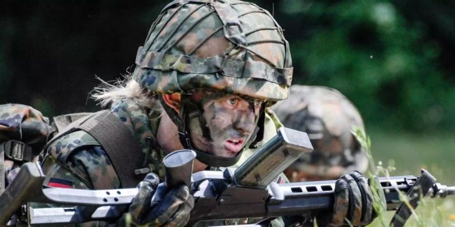 Bei der Bundeswehr sollen künftig Dienstgrade «gegendert» werden. Foto: Axel Heimken/dpa