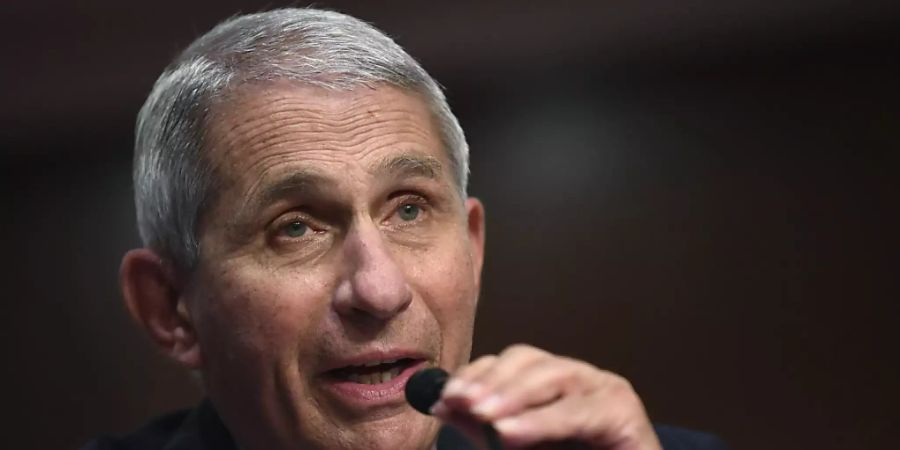 ARCHIV - Anthony Fauci, Direktor des Nationalen Instituts für Infektionskrankheiten, spricht während einer Anhörung des US-Senatsauschusses für Gesundheit, Bildung, Arbeit und Renten. Foto: Kevin Dietsch/Pool UPI/AP/dpa