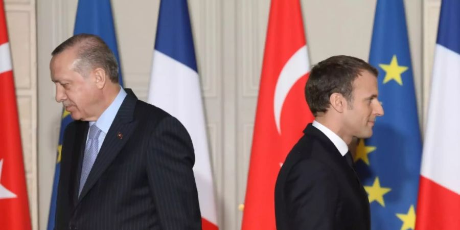 Les présidents turc Recep Tayyip Erdogan (G) et français Emmanuel Macron lors d'une conférence de presse conjointe à l'Elysée, le 5 janvier 2018 à Paris