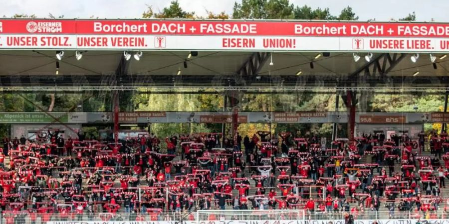 4500 Union-Fans durften in das Stadion An der Alten Försterei. Foto: Andreas Gora/dpa-Pool/dpa