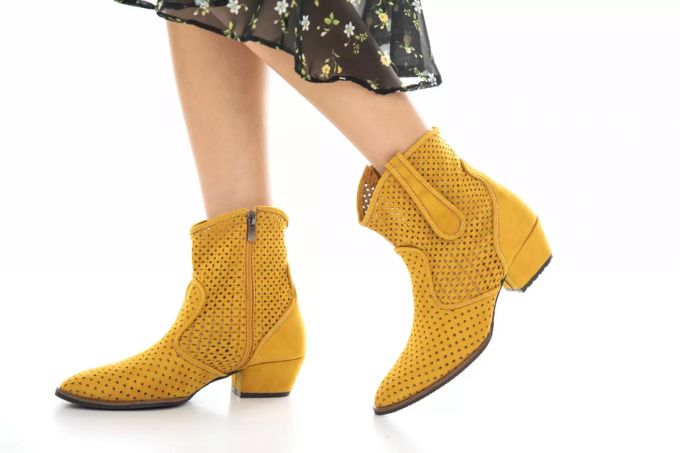 Schuhe mit Absatz. Schuhe mit Absatz
