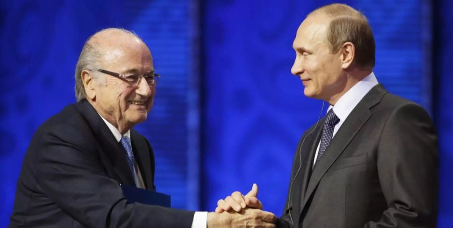 Der ehemalige Fifa-Präsident Sepp Blatter (l.) mit Kremlchef Wladimir Putin.