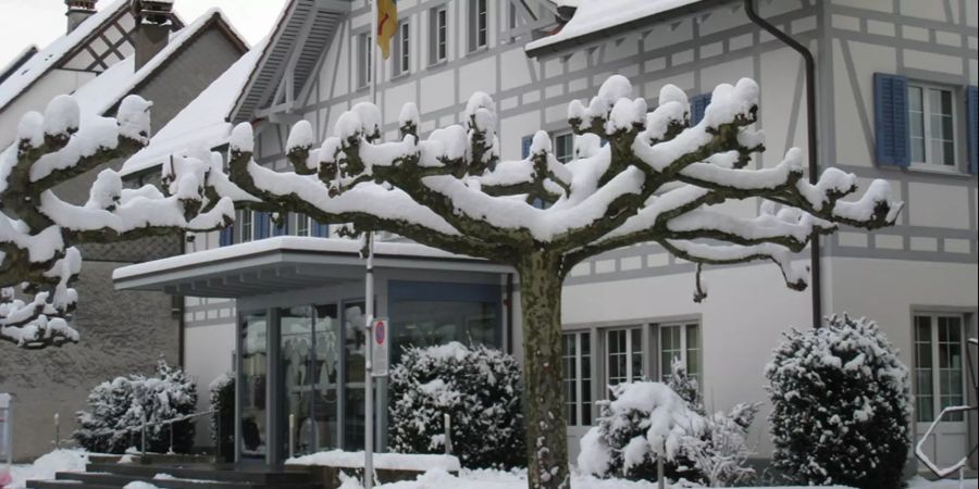 Winter Weiningen Gemeinde Gemeindehaus