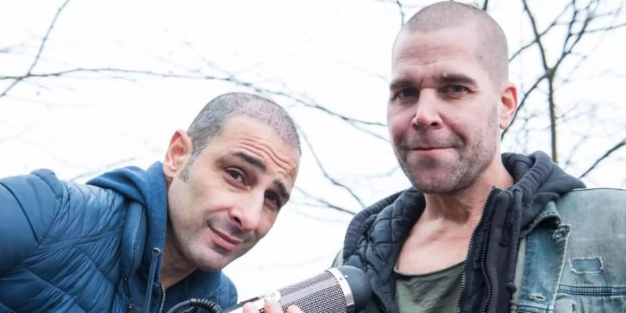 Volkan Baydar und Vince Bahrdt singen jetzt auch auf Deutsch. Foto: Daniel Bockwoldt/dpa