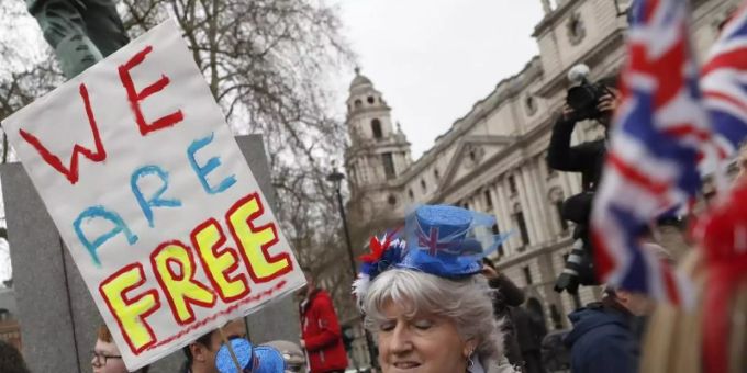 Pro-Brexit-Aktivisten feiern in London: «Wir sind frei». Foto: Alastair Grant/AP/dpa brexit