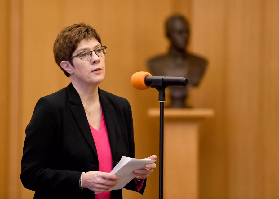 Coronavirus - Pressekonferenz Kramp-Karrenbauer und Spahn