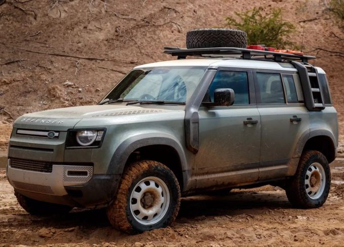 Ein Land Rover Defender in seiner natürlich Umgebung 2020 Land Rover Defender