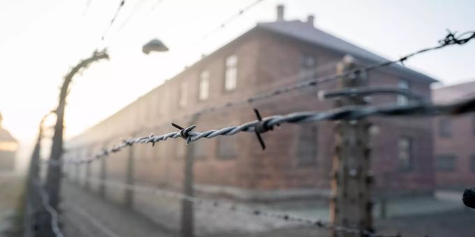 Albrecht Weinberg überlebte die drei Konzentrationslager Auschwitz, Mittelbau-Dora im Harz, Bergen-Belsen bei Celle und mehrere Todesmärsche. (Archivbild) Auschwitz-Birkenau