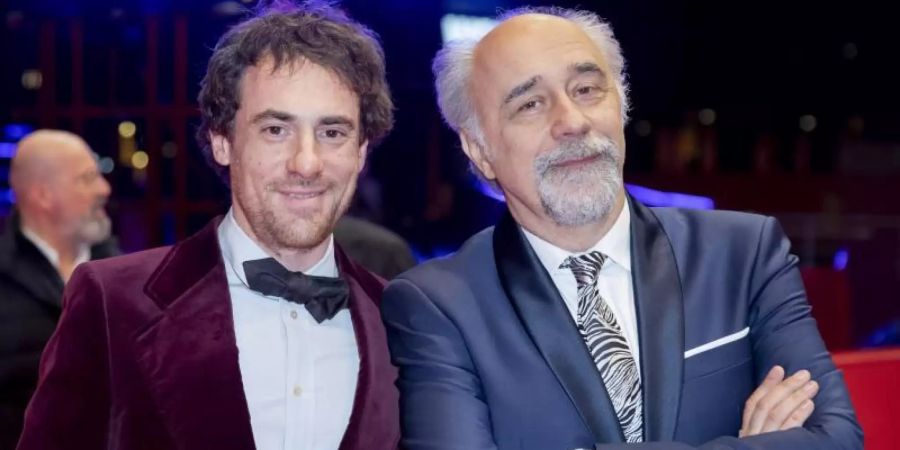 Schauspieler Elio Germano (l) und Regisseur Giorgio Diritti auf der Berlinale. Foto: Christoph Soeder/dpa