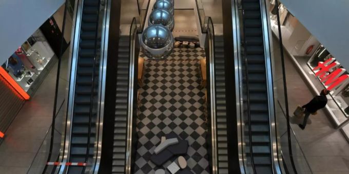 Stillstehende Rolltreppen in Münchener Einkaufszentrum Stillstehende Rolltreppen in Münchener Einkaufszentrum