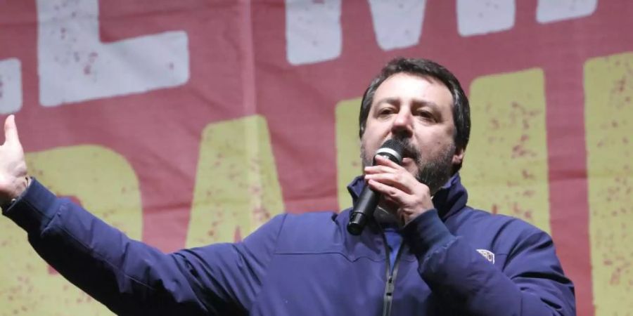 Matteo Salvini spricht während einer Wahlkampfveranstaltung in der Emilia-Romagna. Foto: Stefano Cavicchi/LaPresse/AP/dpa