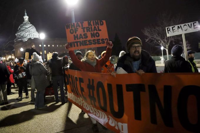 Demonstranten gingen während des langwierigen Impeachment-Verfahrengs gegen Donald Trump immer wieder auf die Strasse. Trump Impeachment