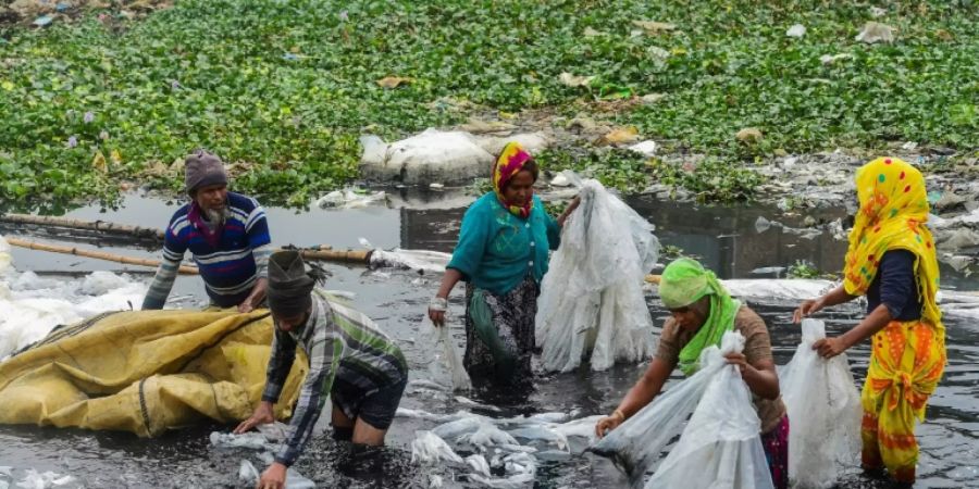 Arbeiter am Fluss Buriganga