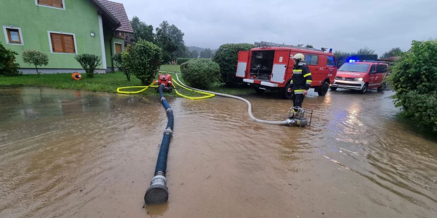 Feuerwehr im Überschwemmungsgebiet