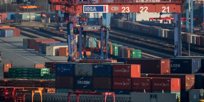 Container am Hamburger Hafen. import deutschland