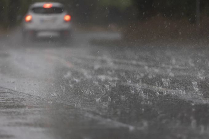 Schon in der Nacht auf Mittwoch gibt es lokal kräftige Gewitter mit Sturmböen. gewitter