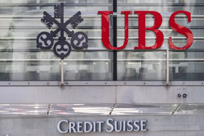 Für 22,48 Aktien der Credit Suisse erhielten Aktionäre eine Aktie der UBS. Aktie Credit Suisse UBS