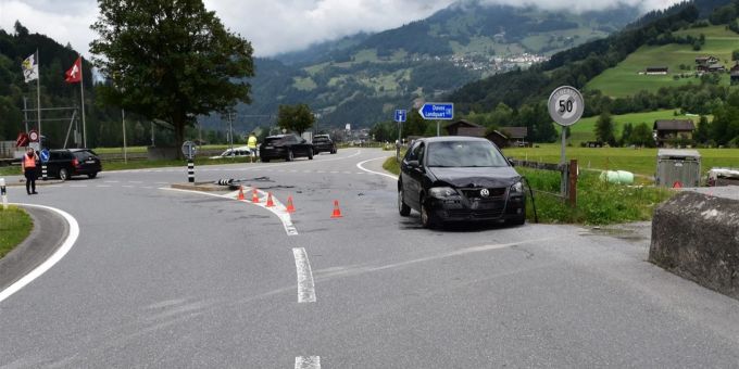 Schiers: Bei Kurvenfahrt Kollisionen verursacht Schiers: Kollisionen
