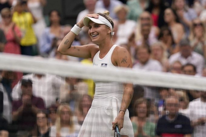 Marketa Vondrousova steht im Final. Vor 2023 hatte sie in Wimbledon erst ein Spiel gewinnen können – jetzt steht sie bei sieben Siegen. Marketa Vondrousova Wimbledon