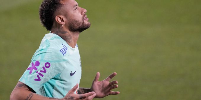 Glaubt fest an sein Comeback bei der WM Brasiliens Superstar Neymar. Glaubt fest an sein Comeback bei der WM Brasiliens Superstar Neymar.