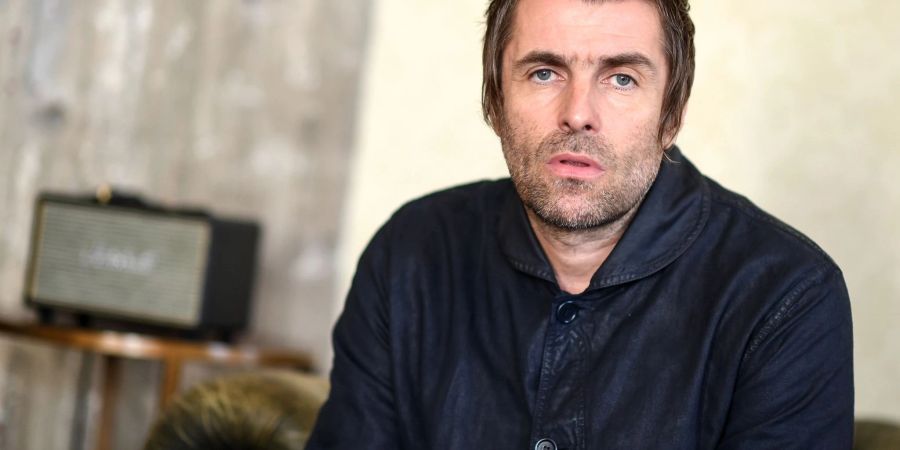 Wurde gemeinsam mit zwei weiteren Bandmitgliedern festgenommen und musste eine Nacht hinter Gittern verbringen: Liam Gallagher.