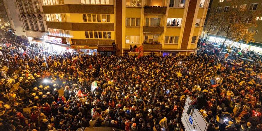 Auch in einigen deutschen Städten, wie hier in Düsseldorf, gingen zahlreiche marokkanische Fans auf die Strassen.