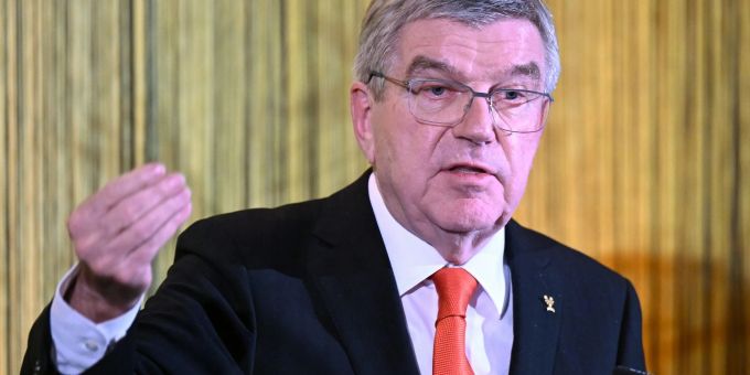 IOC-Präsident Thomas Bach gedenkt der verstorbenen Rosi Mittermaie. IOC-Präsident Thomas Bach gedenkt der verstorbenen Rosi Mittermaie.