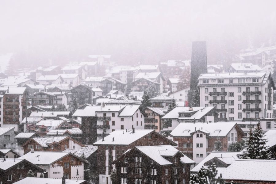 Erst am Sonntag sinkt die Schneefallgrenze auf 500 Meter. Im Bild: Saas-Fee. (Archiv)