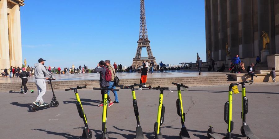 E-Scooter auf der Place du Trocadero.