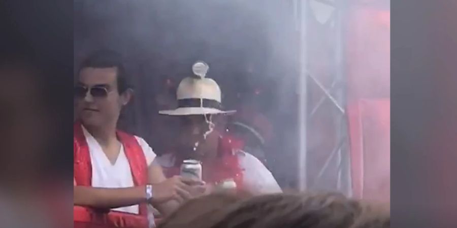 Der Kulturminister der Schweiz wurde an der Street Parade mit einer Bierdose beworfen.