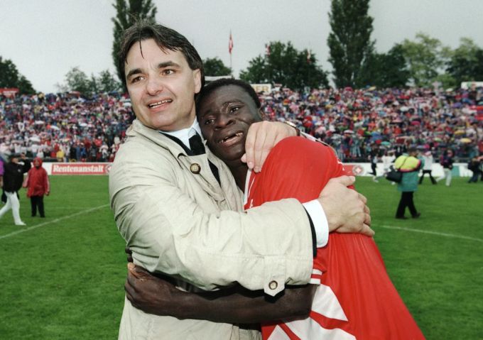 Christian Constantin, Präsident des FC Sion, jubelt nach dem Cupfinal mit Doppel-Torschütze Ahmed Ouattara. (4:2 gegen GC) Christian Constantin