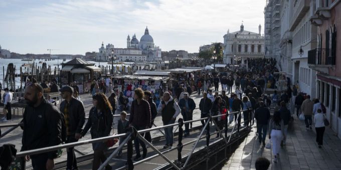 Das Weltkulturerbe Venedig wird weiterhin nicht als «gefährdet» gehandelt. Venedig Touristen Tourismus