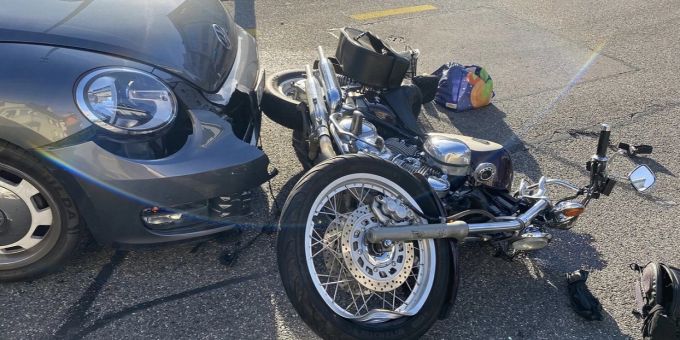 Zeugen gesucht - Motorradfahrer bei Kollision in Schaffhausen verletzt