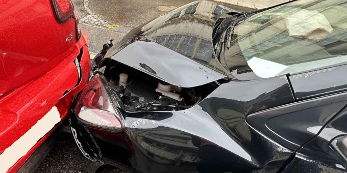Unfall in Gais AR - Zwei Lenkerinnen nach Auffahrkollision verletzt