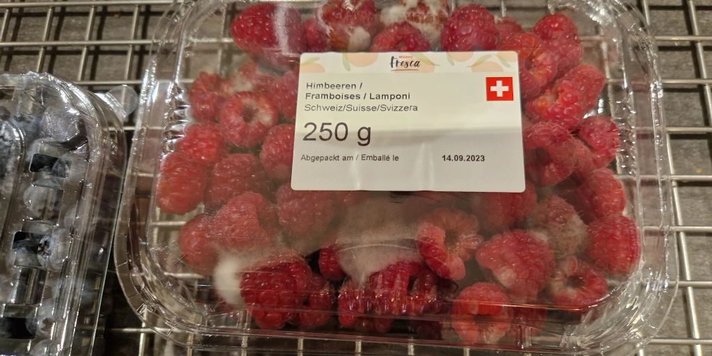 Migros: mold alarm for berries