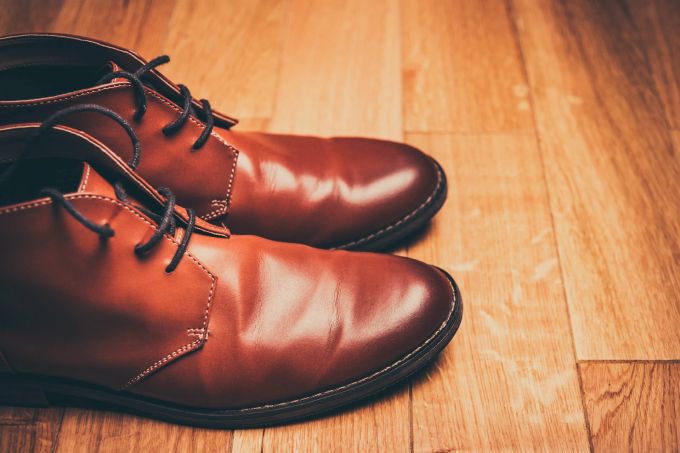 So schick sie auch sein mögen: Schuhe lässt man zu Hause lieber ausgezogen. Schuhe