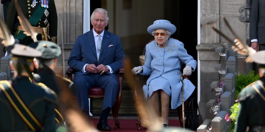 King Charles übernimmt nach dem Tod von Queen Elizabeth das Zepter.