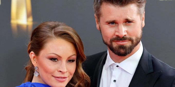 Jana und Thore Schölermann sind seit 2019 verheiratet. Jana und Thore Schölermann sind seit 2019 verheiratet.