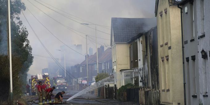Die Feuerwehr war während dem heisstesten Tag des Landes rund um die Uhr beschäftigt. London